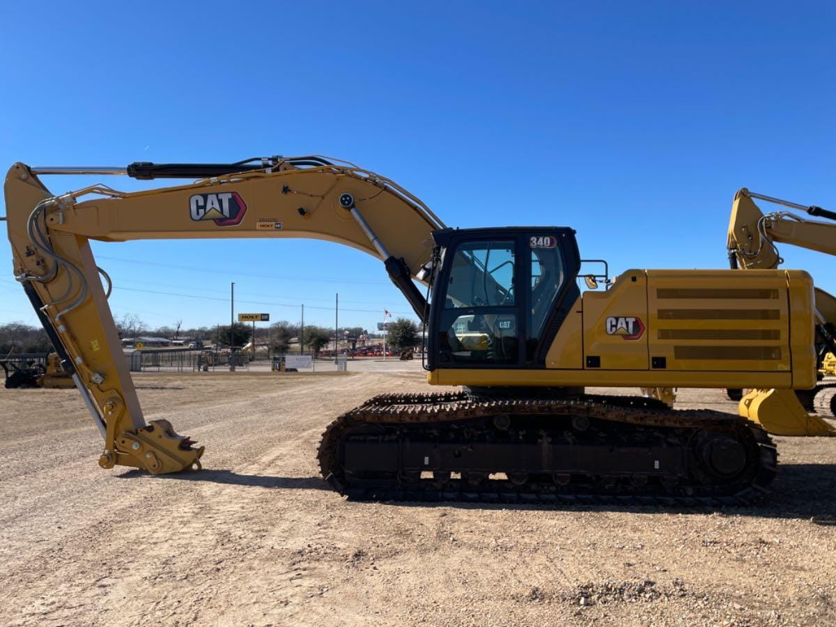 2023 CAT 340 10 TC