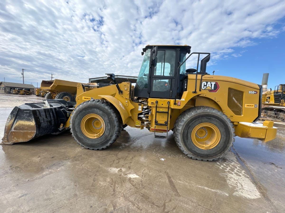 2023 CAT 950GC