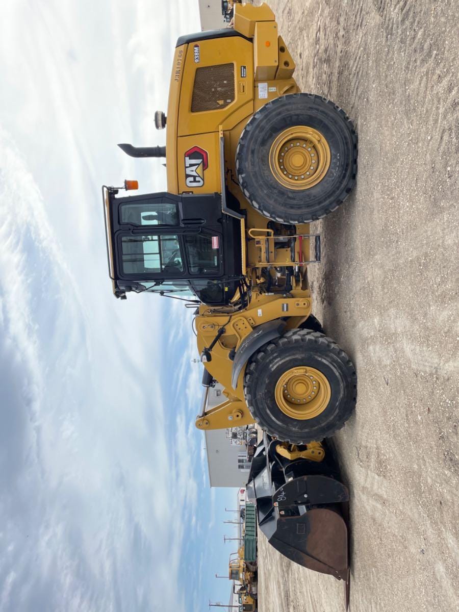 2023 CAT 938M QC