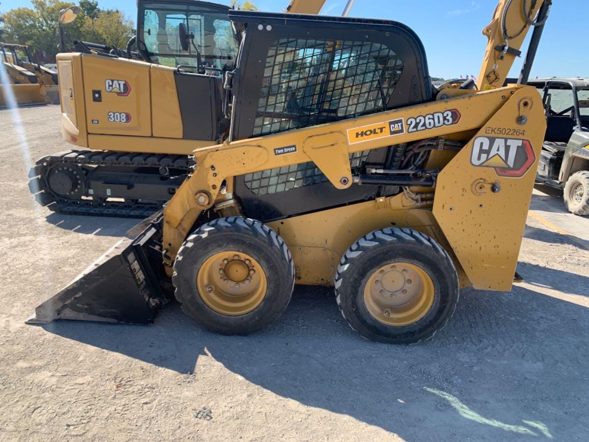 2023 CAT 226D CAB