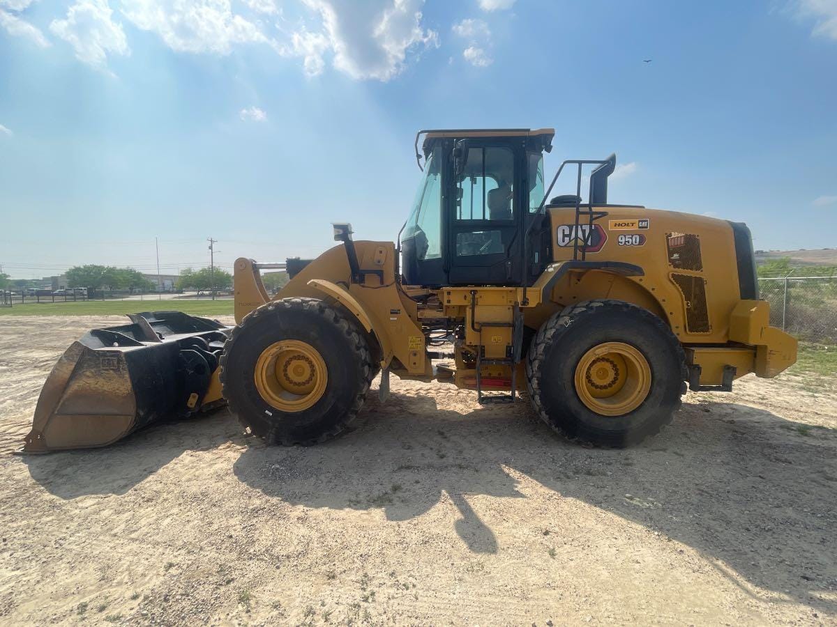 2023 CAT 950 QC