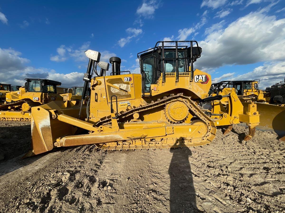 2023 CAT D7