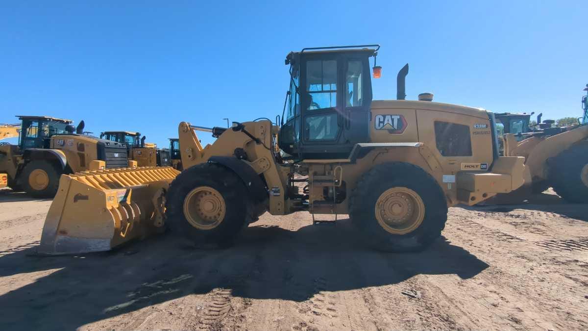2021 CAT 938M QC