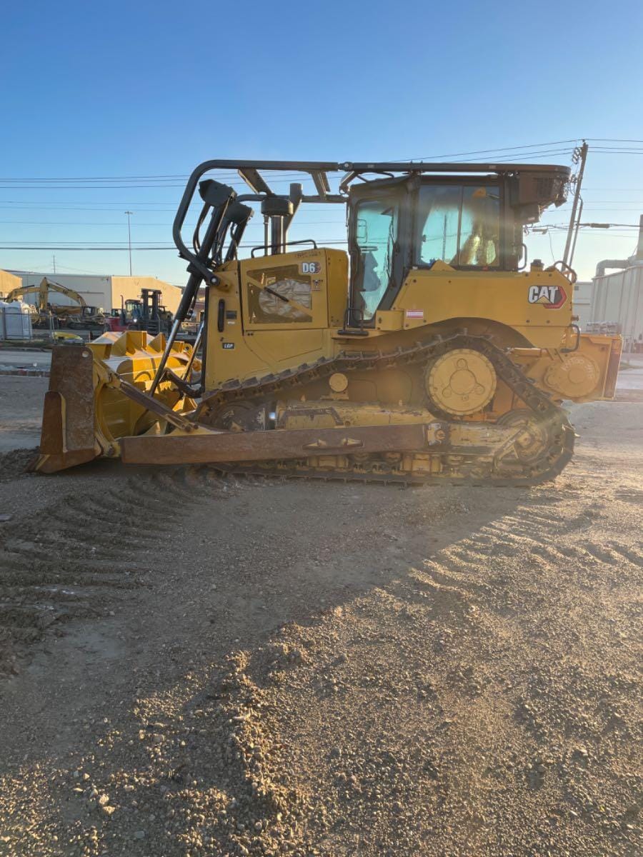 2023 CAT D6 LGP