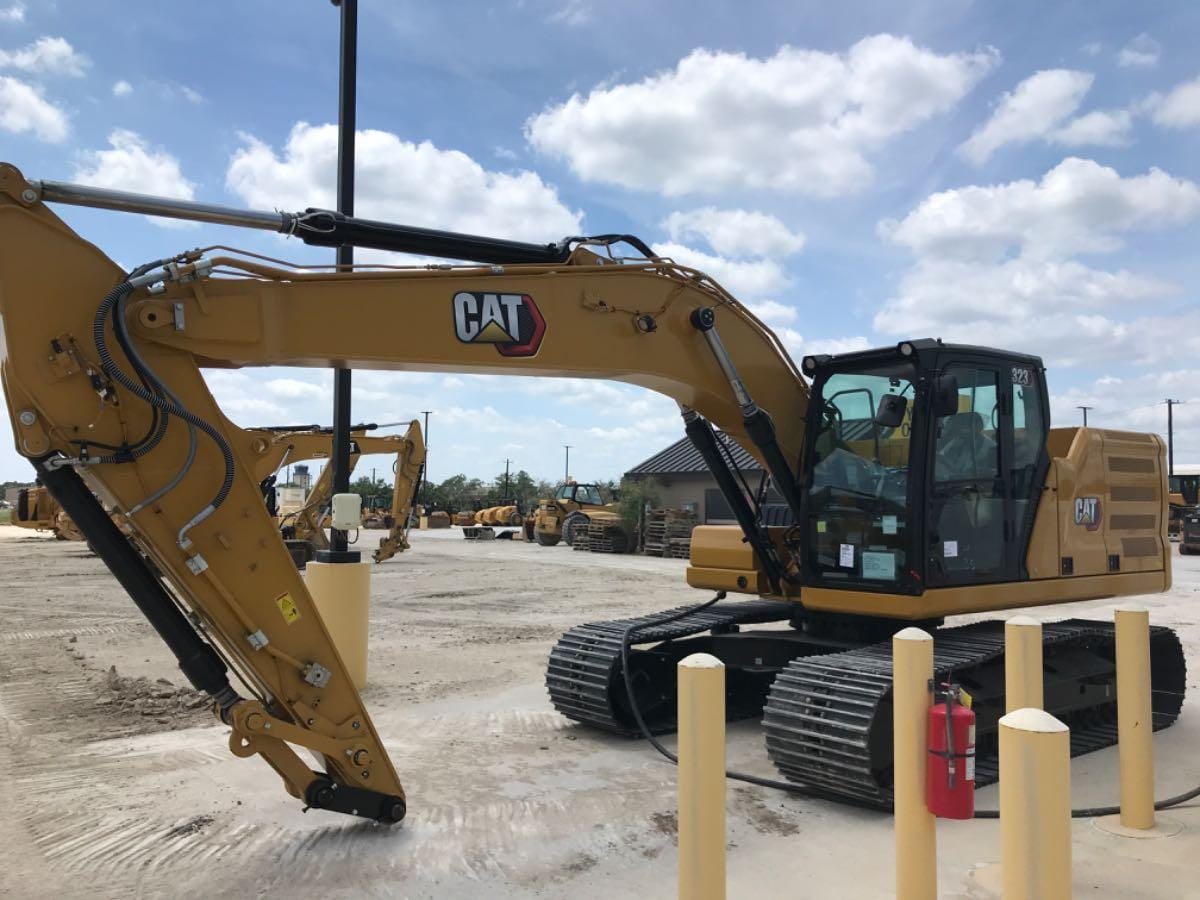 2023 CAT 323 TC