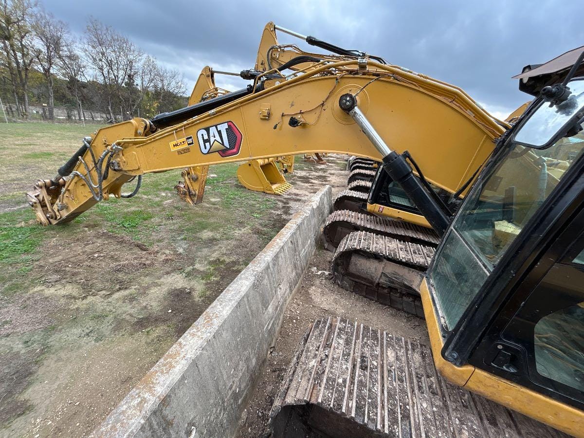 2023 CAT 323 TC