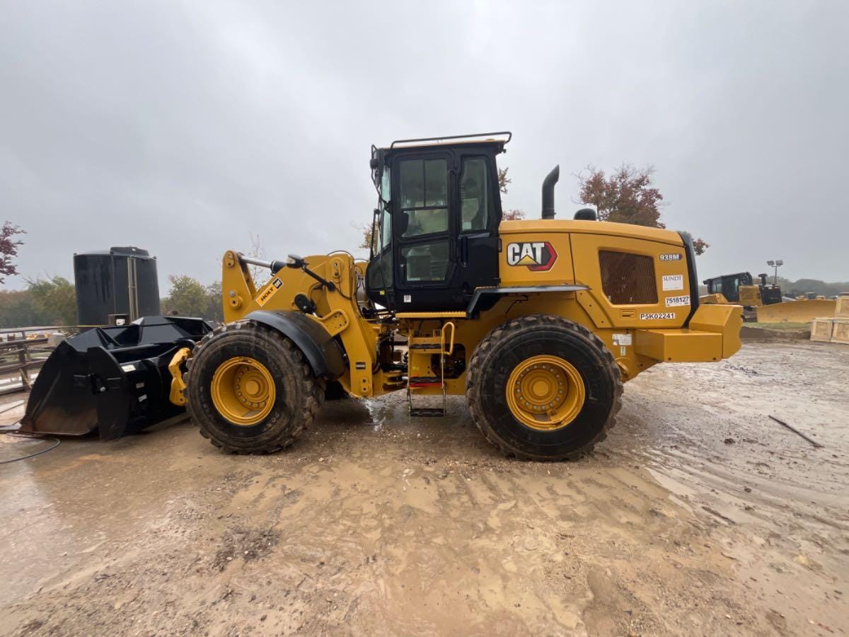 2021 CAT 938M QC