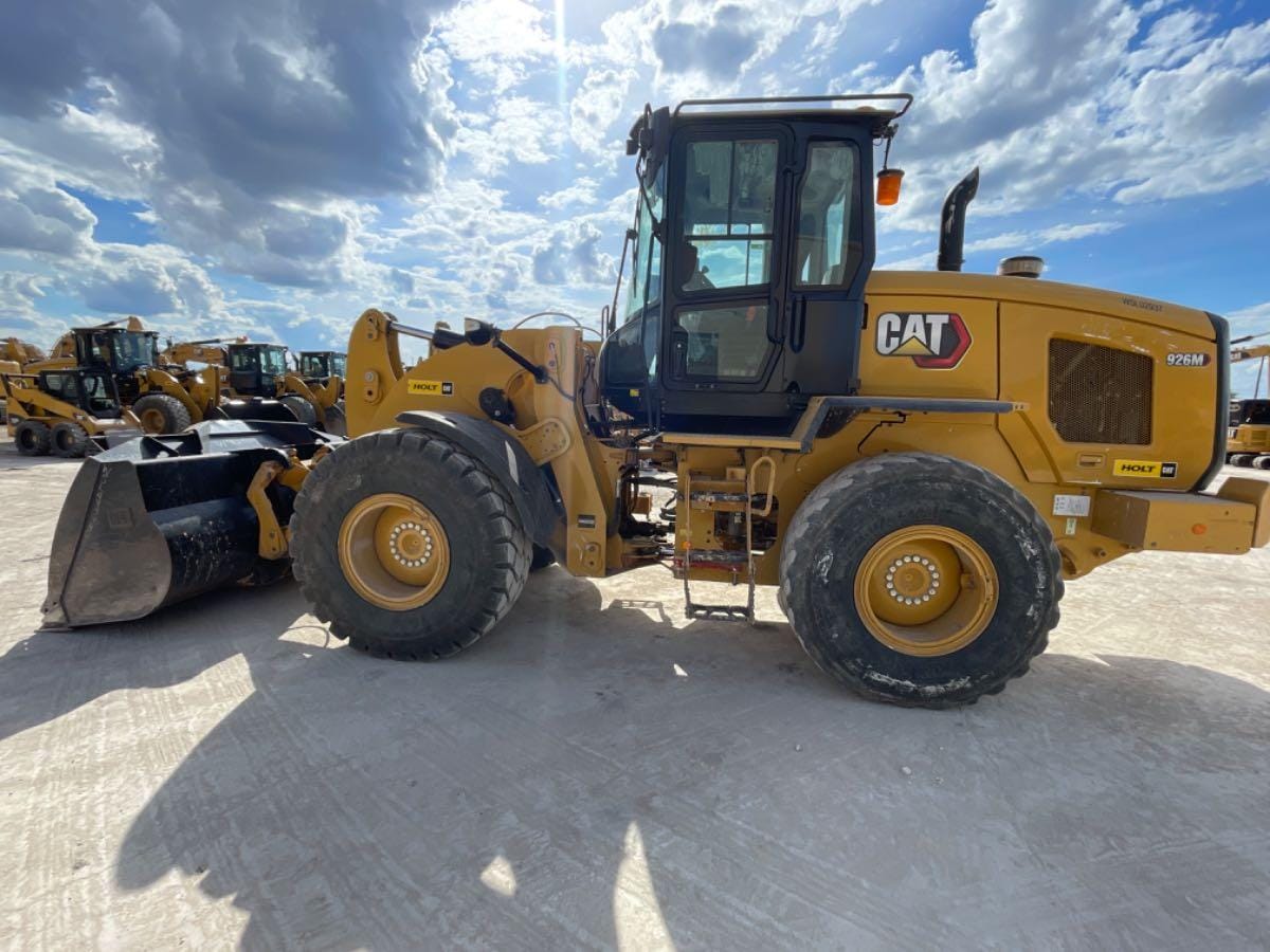 2023 CAT 926M QC
