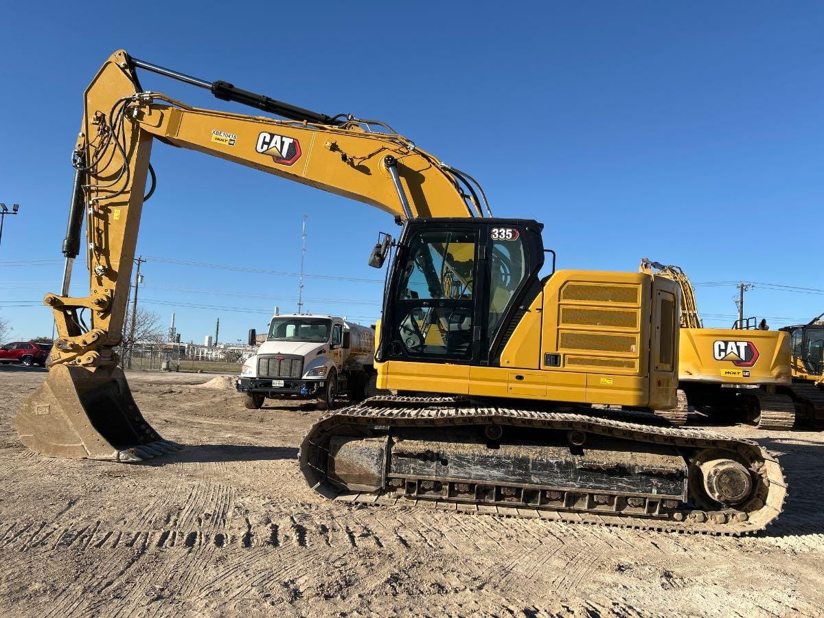 2023 CAT 335 TC