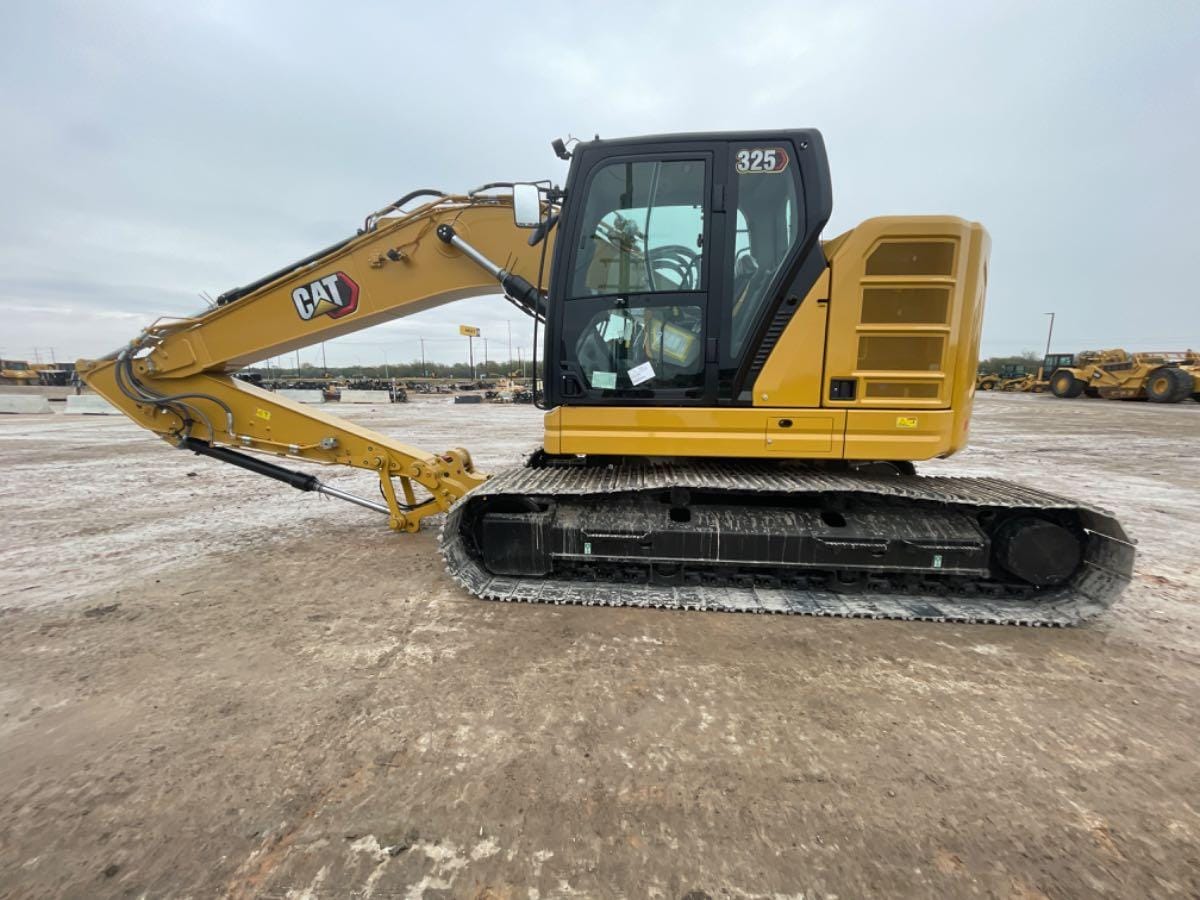 2022 CAT 325 TC