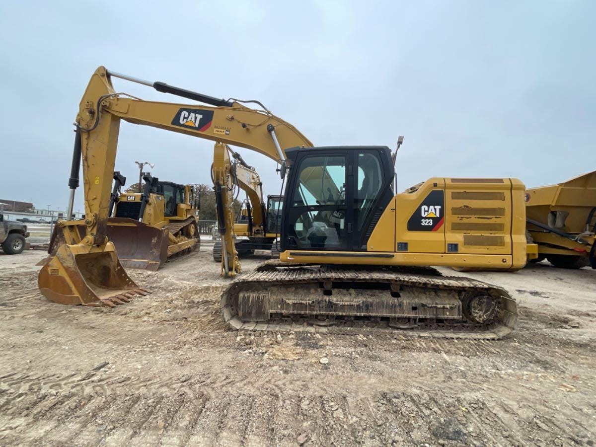 2018 CAT 323