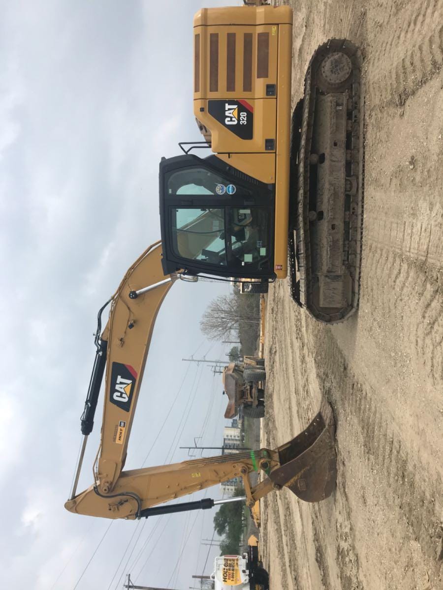 2018 CAT 320