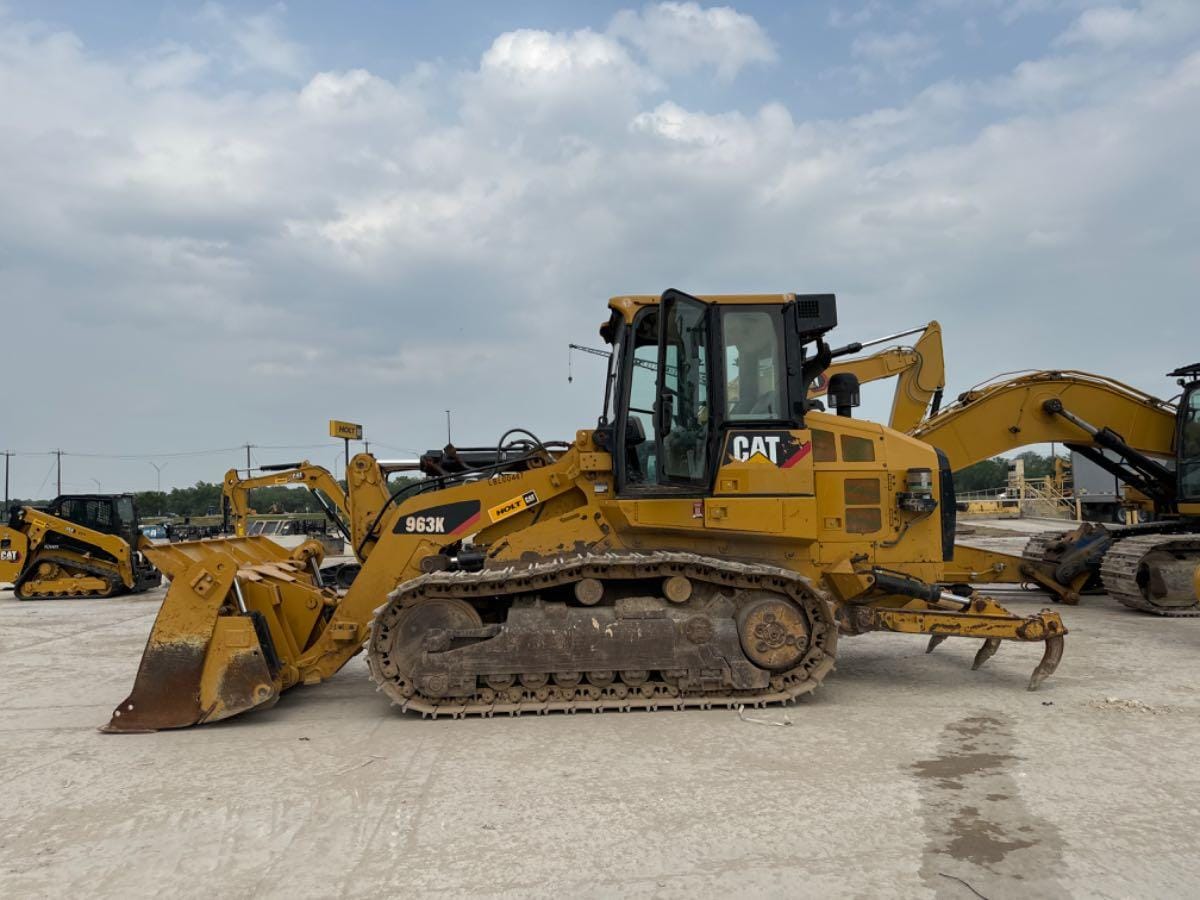 2017 CAT 963K