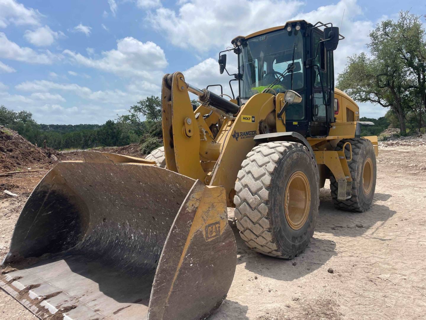2022 CAT 930M