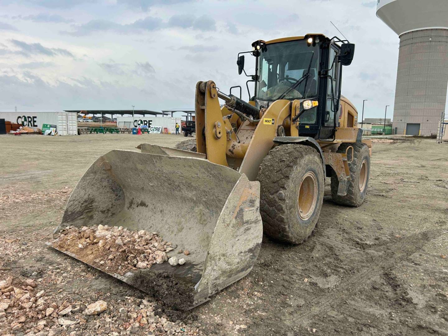 2022 CAT 930M