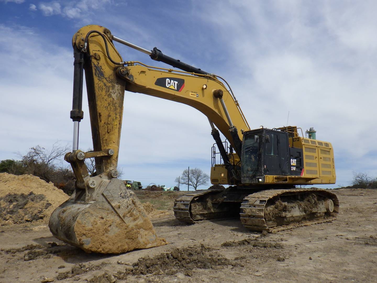 2021 CAT 374FL