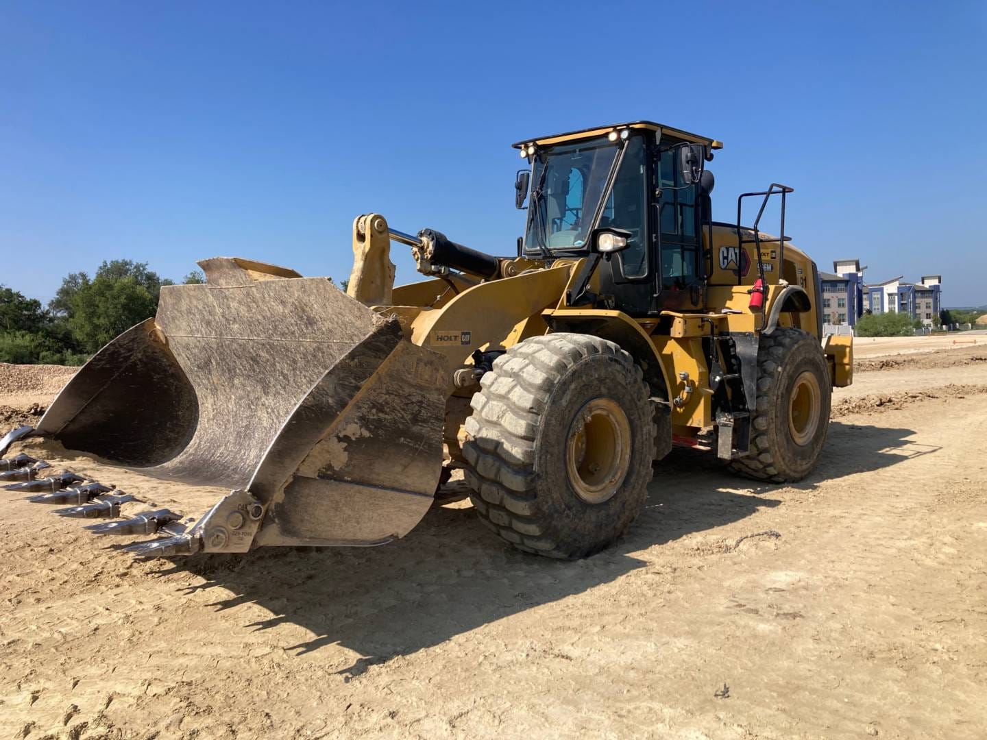 2021 CAT 966M