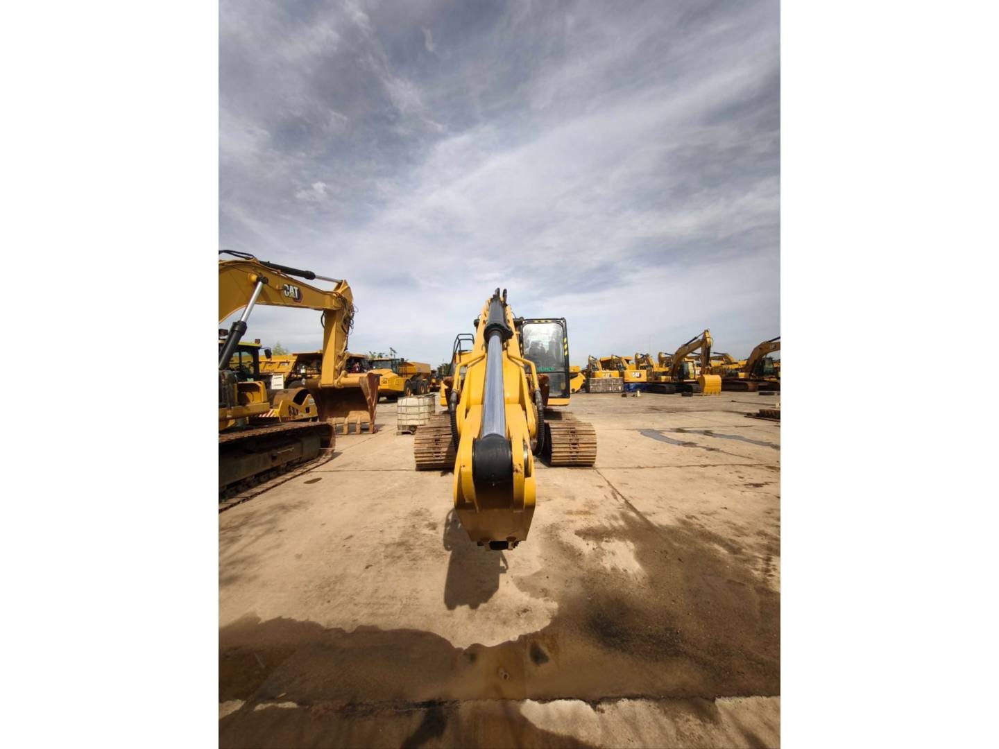 2022 CAT 323 GC