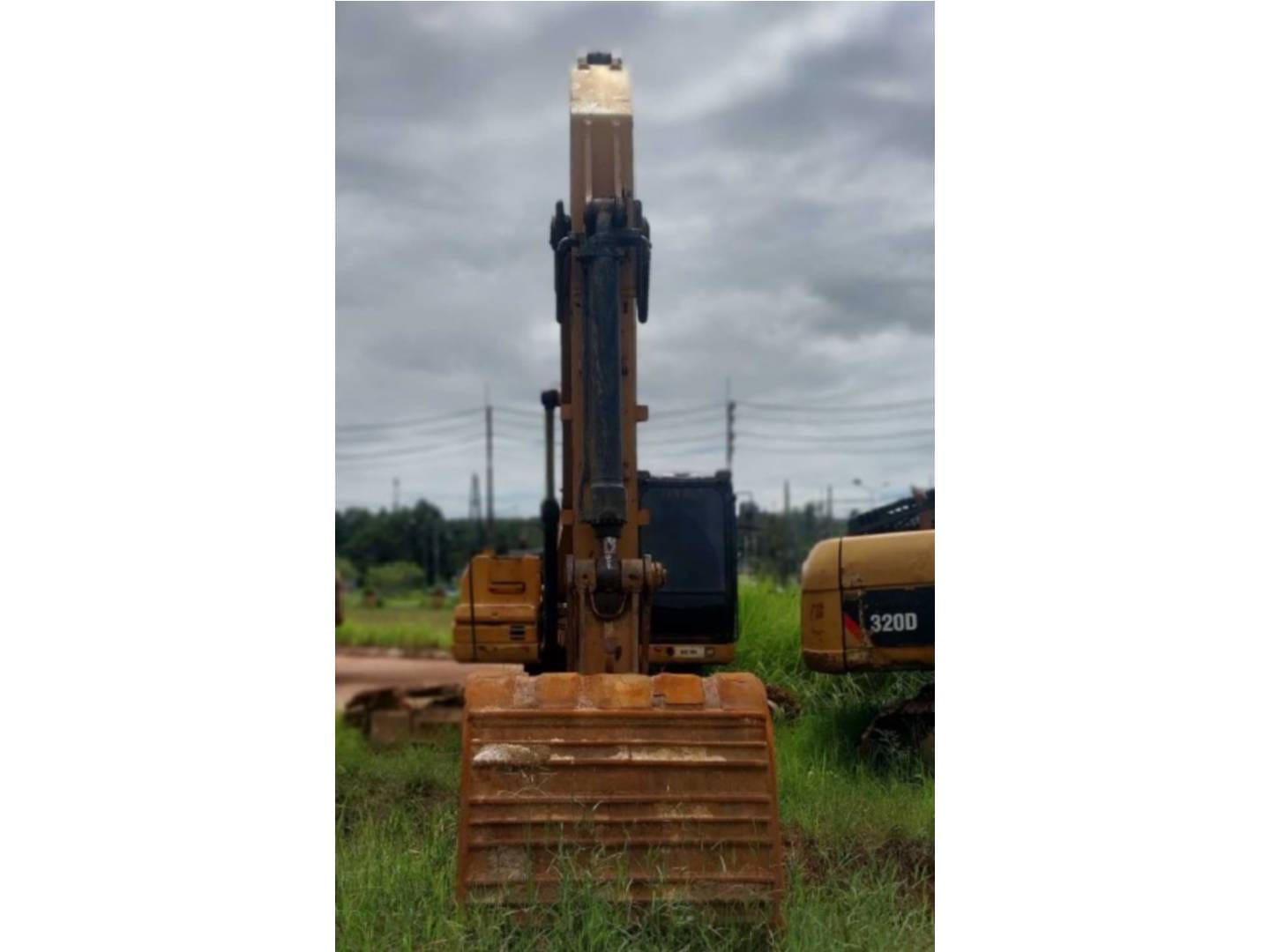 2013 CAT 320D