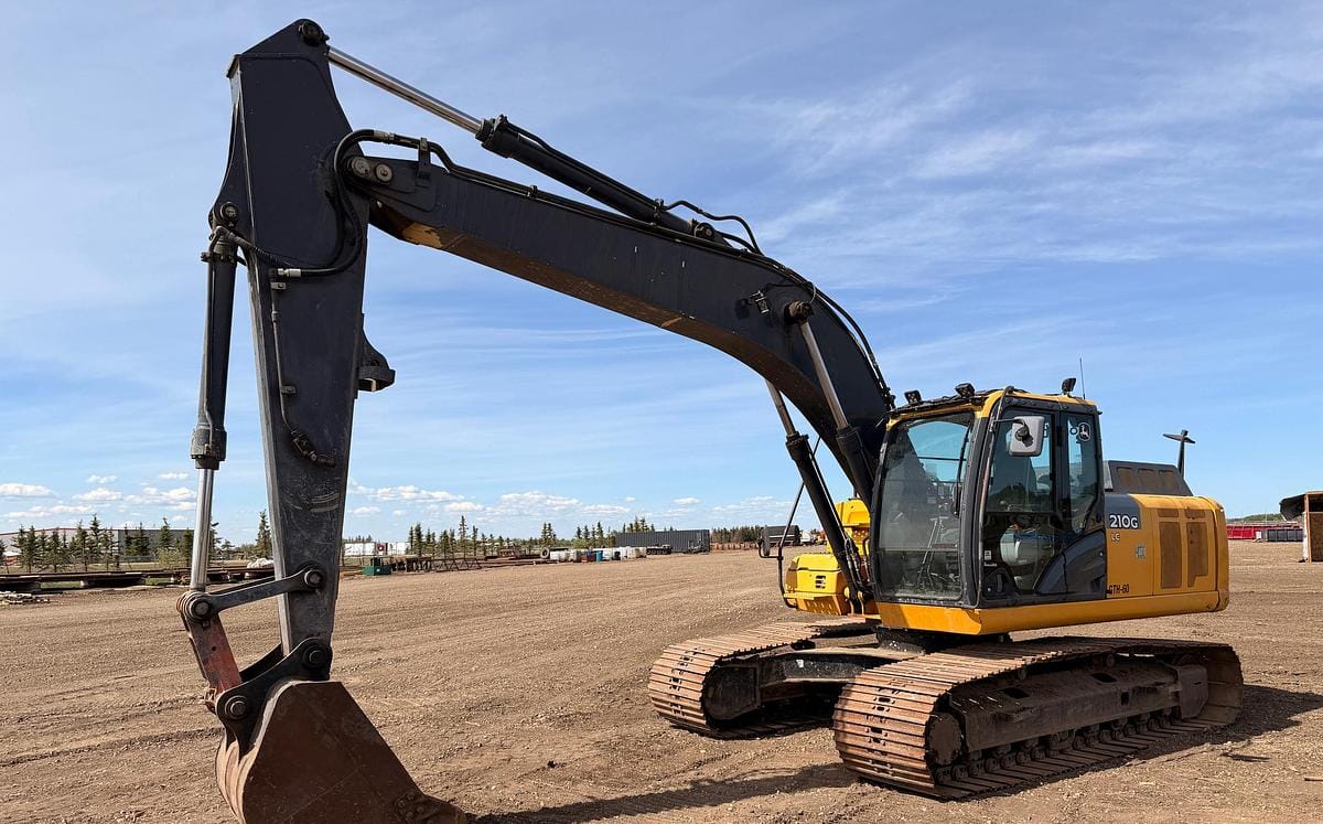 2017 John Deere 210G LC Excavator