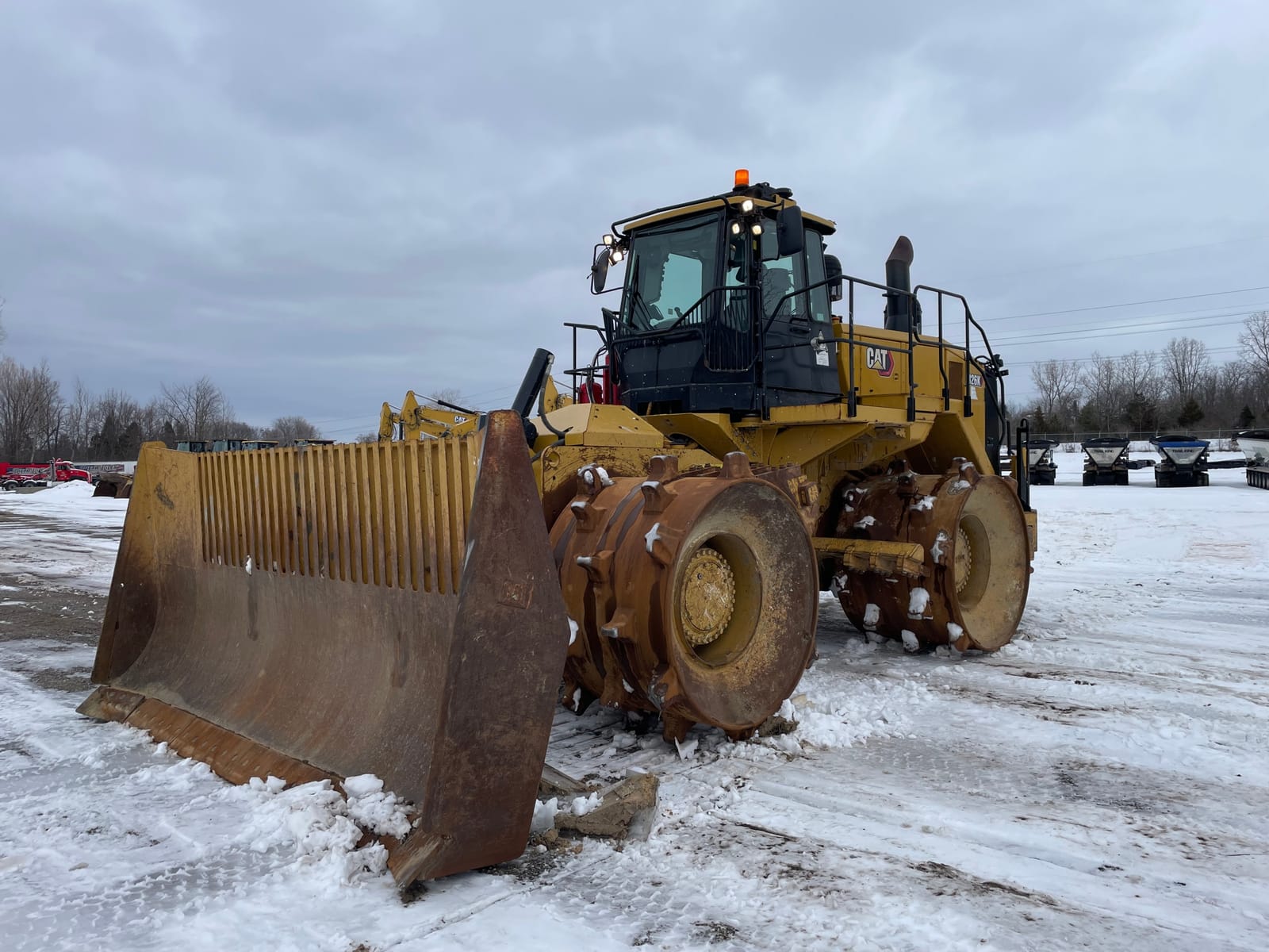 2020 CAT 826K