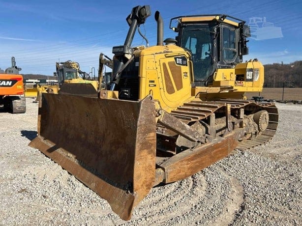 2011 CATERPILLAR D7E LGP