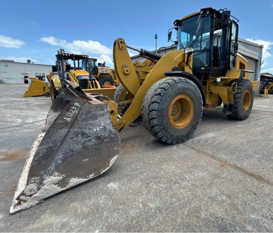 2017 CAT 926M