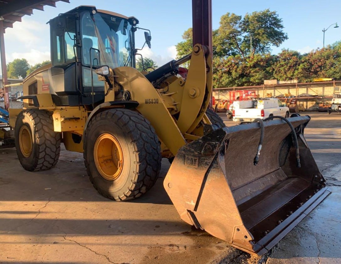 2017 CAT 930M