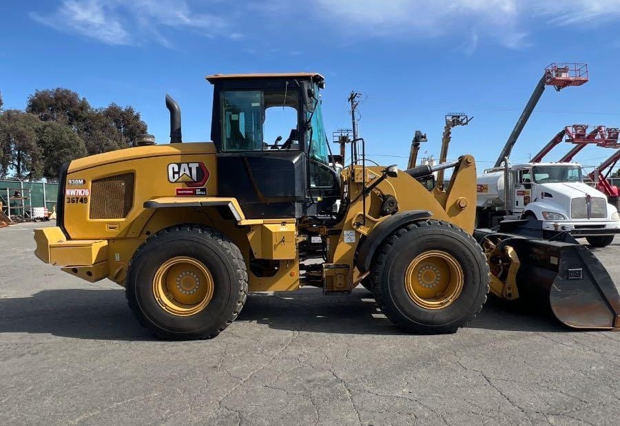 2021 CAT 930M