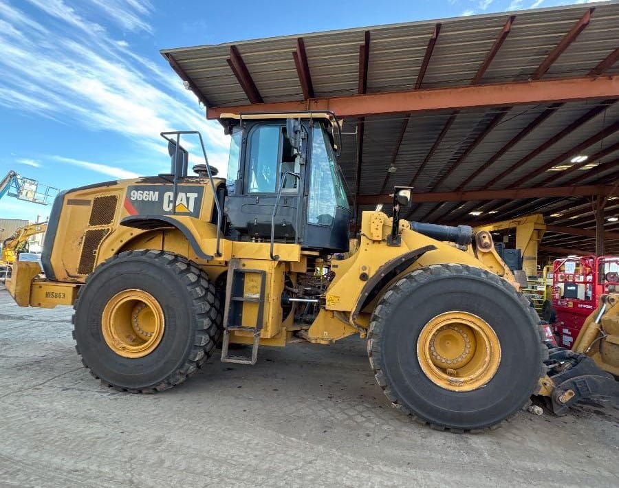 2017 CAT 966M