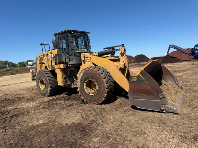 2020 CAT 972M