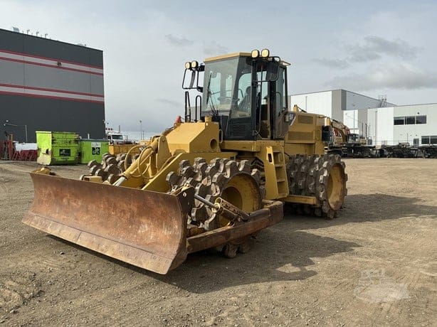 2004 CATERPILLAR 815F