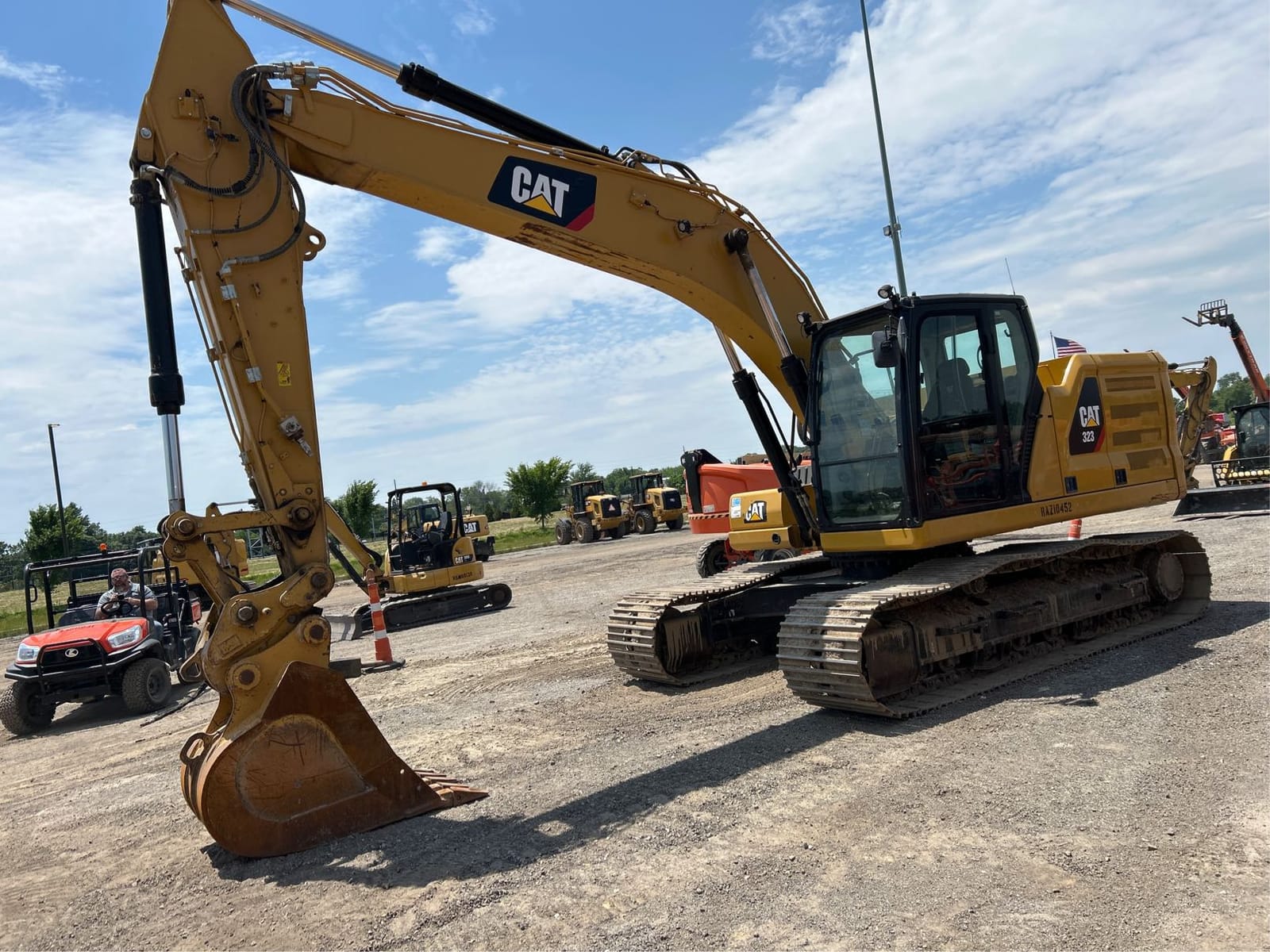 2019 Cat 32307