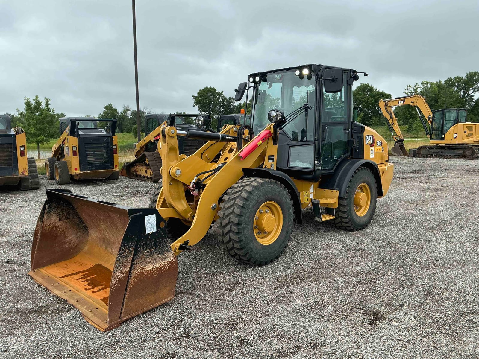 2023 Cat 906