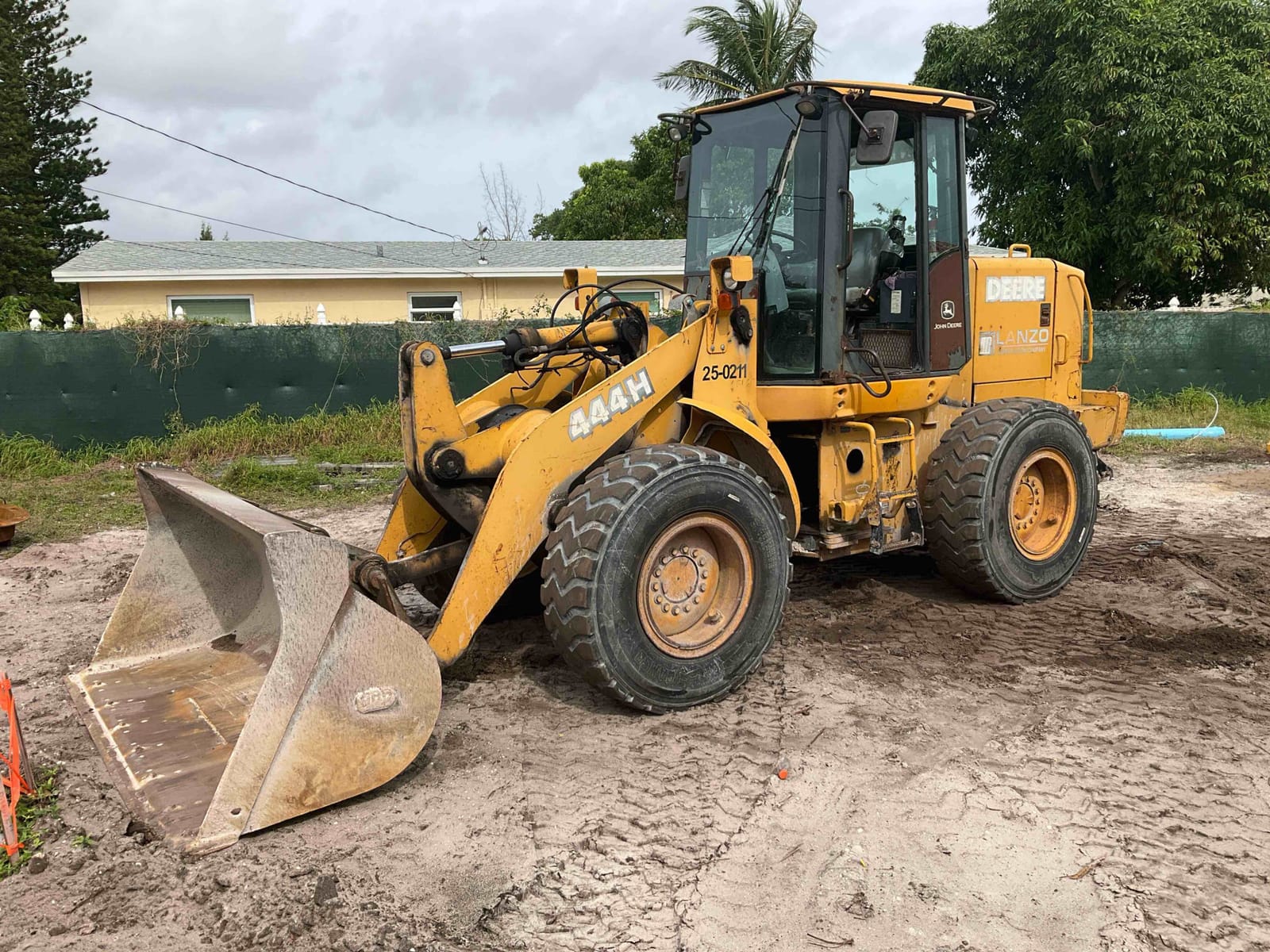 2003 Deere & Co. 444H