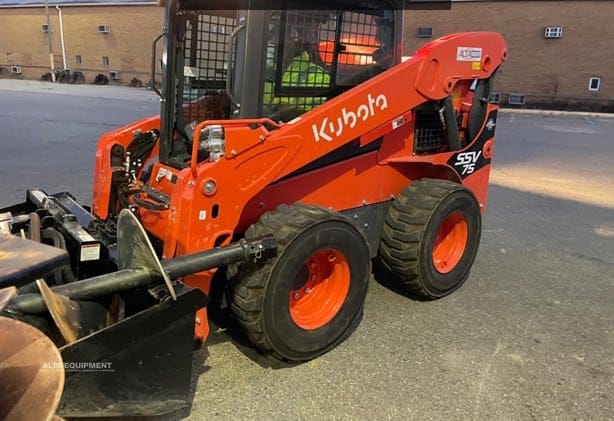 2023 KUBOTA SSV75