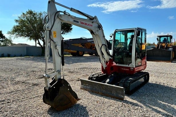 2025 TAKEUCHI TB250-2
