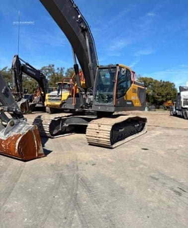 2024 VOLVO EC300E LR
