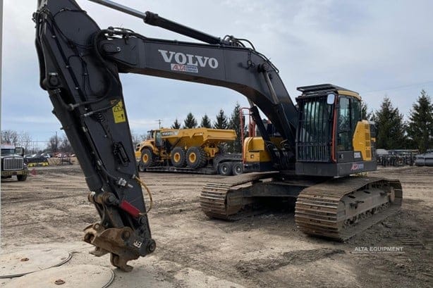 2023 VOLVO ECR355EL