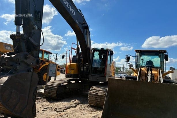 2023 VOLVO ECR355EL