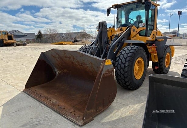 2023 VOLVO L90H