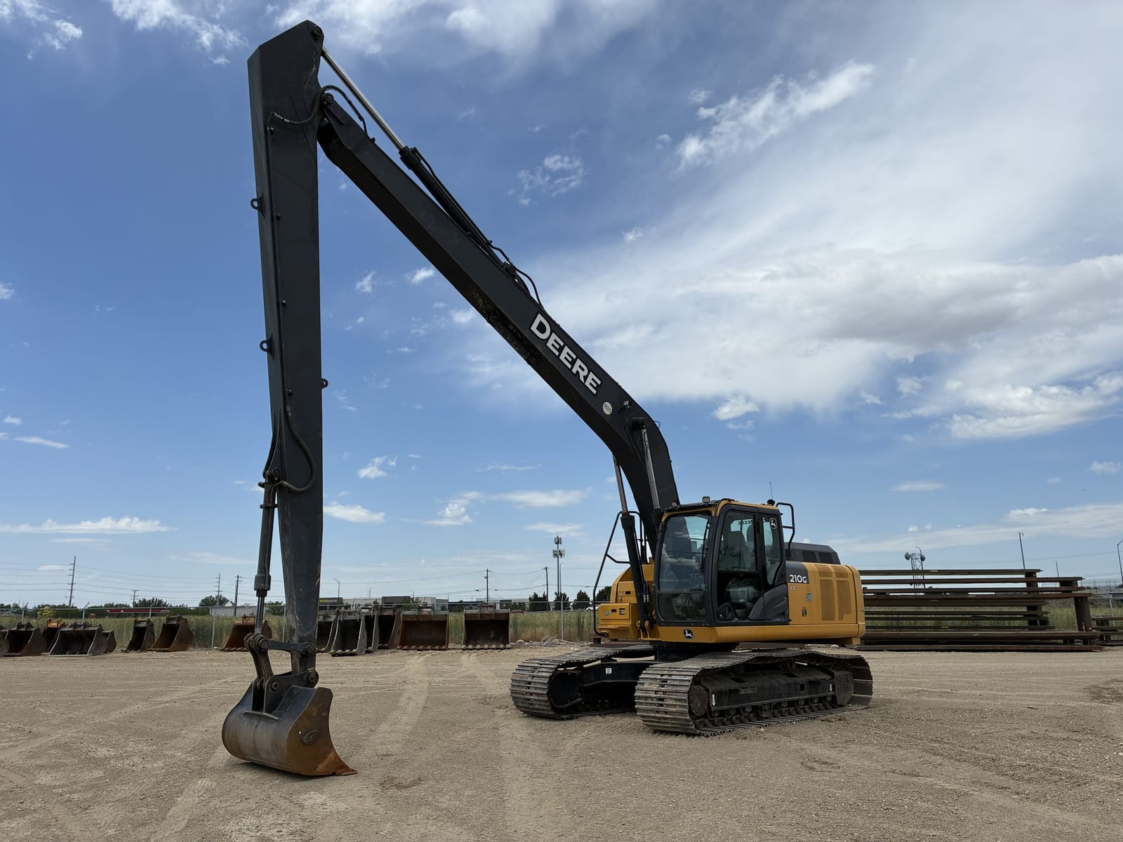 2018 John Deere 210G LC