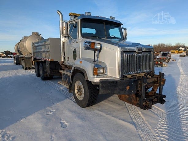2017 WESTERN STAR 4700