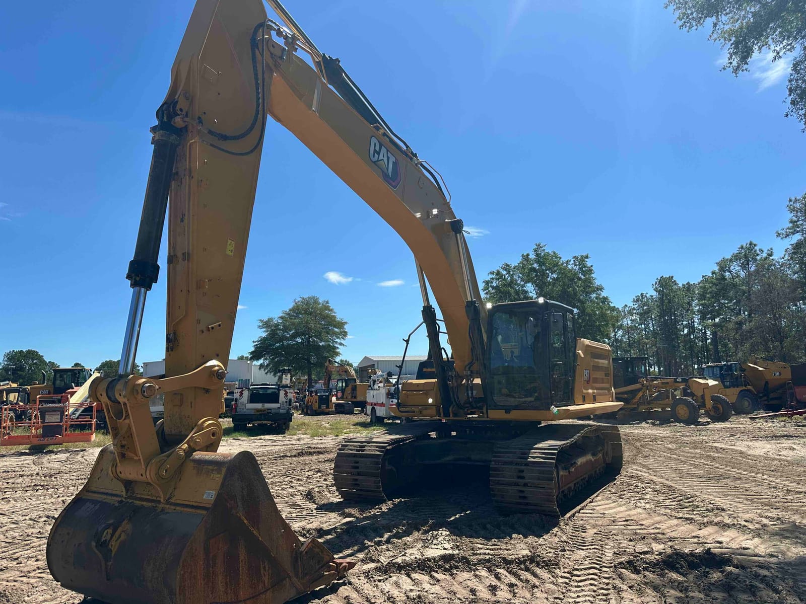 2022 CAT 33607