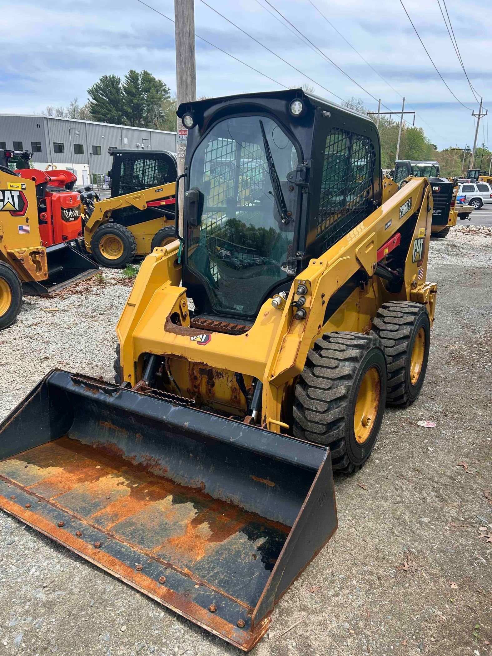 2021 CAT 236D3