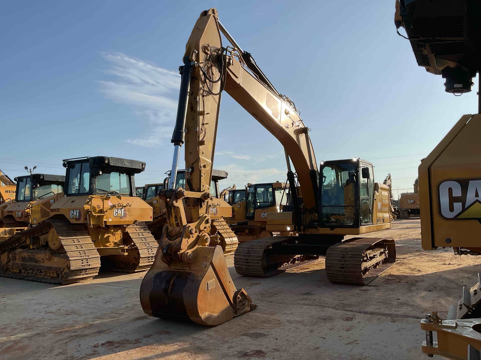 2022 CAT 323