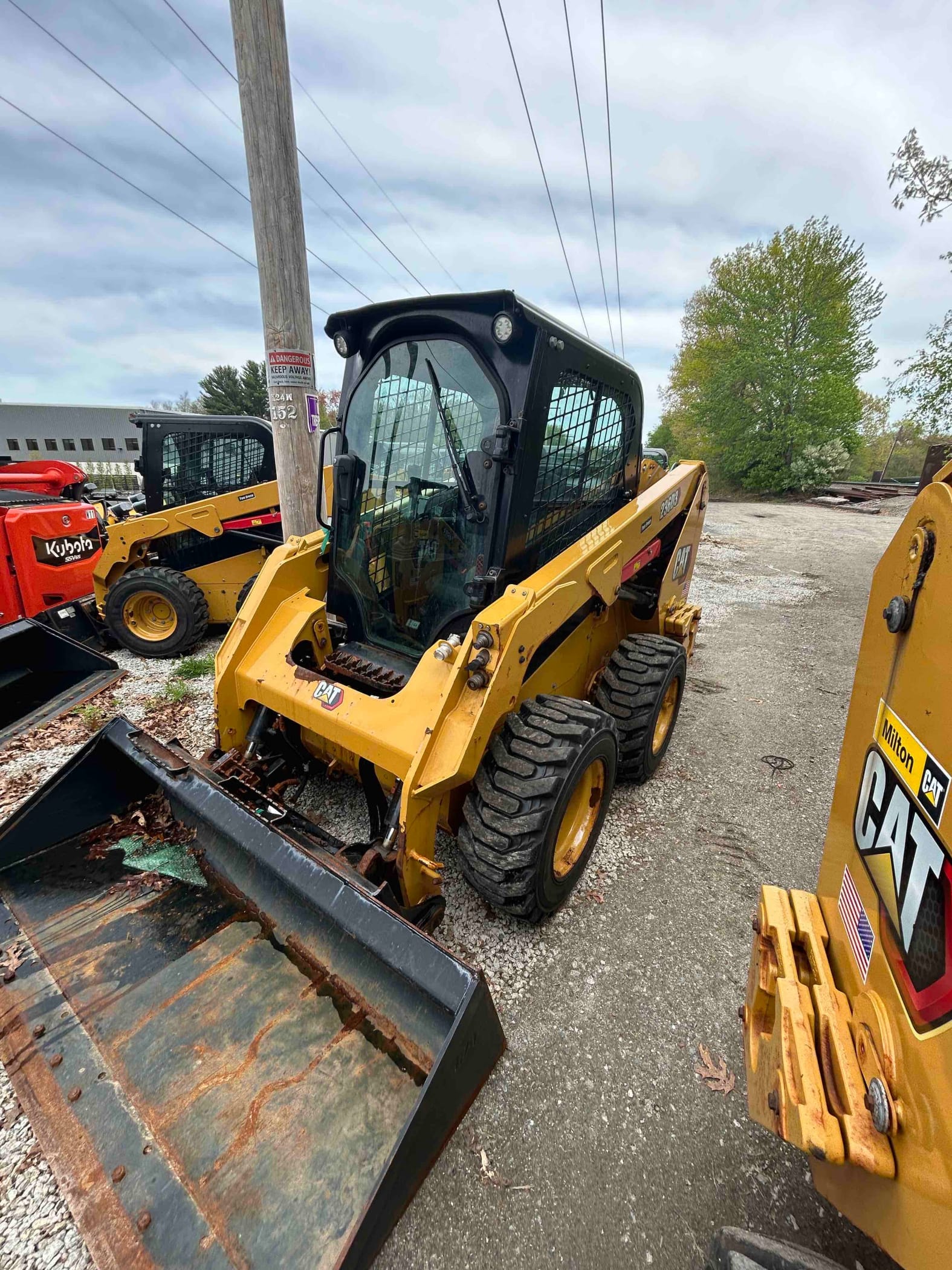 2022 CAT 236D3