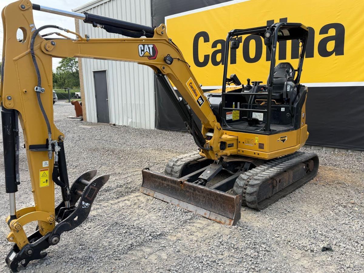 2022 Cat 304 TH