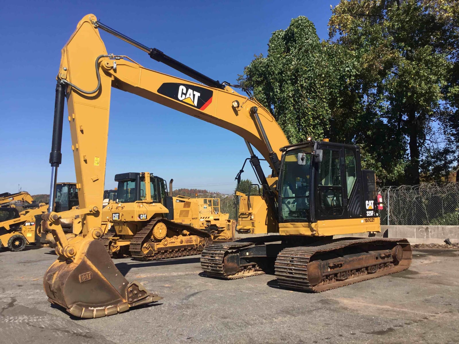 2019 CAT 325FLCR