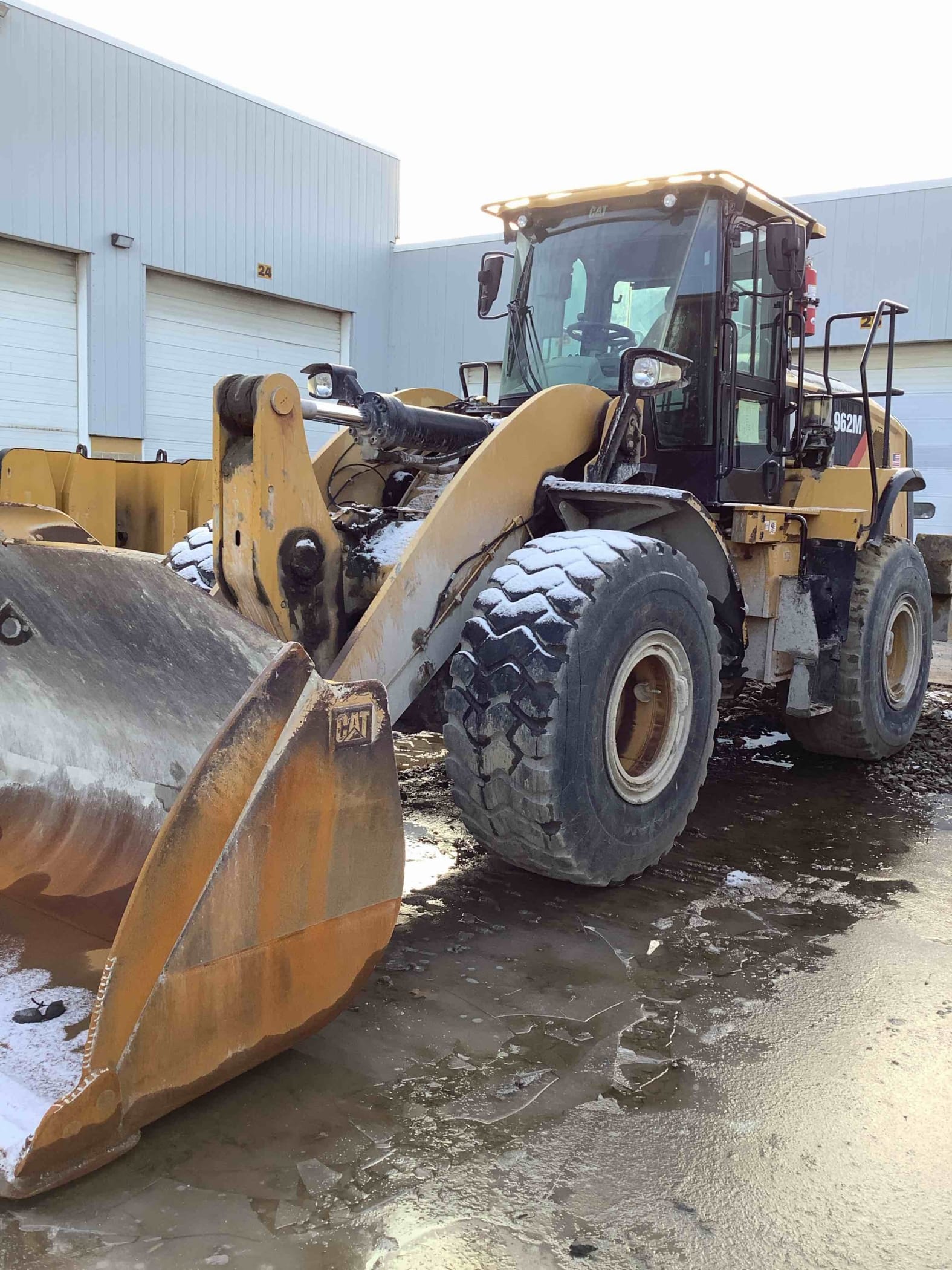 2019 CAT 962M